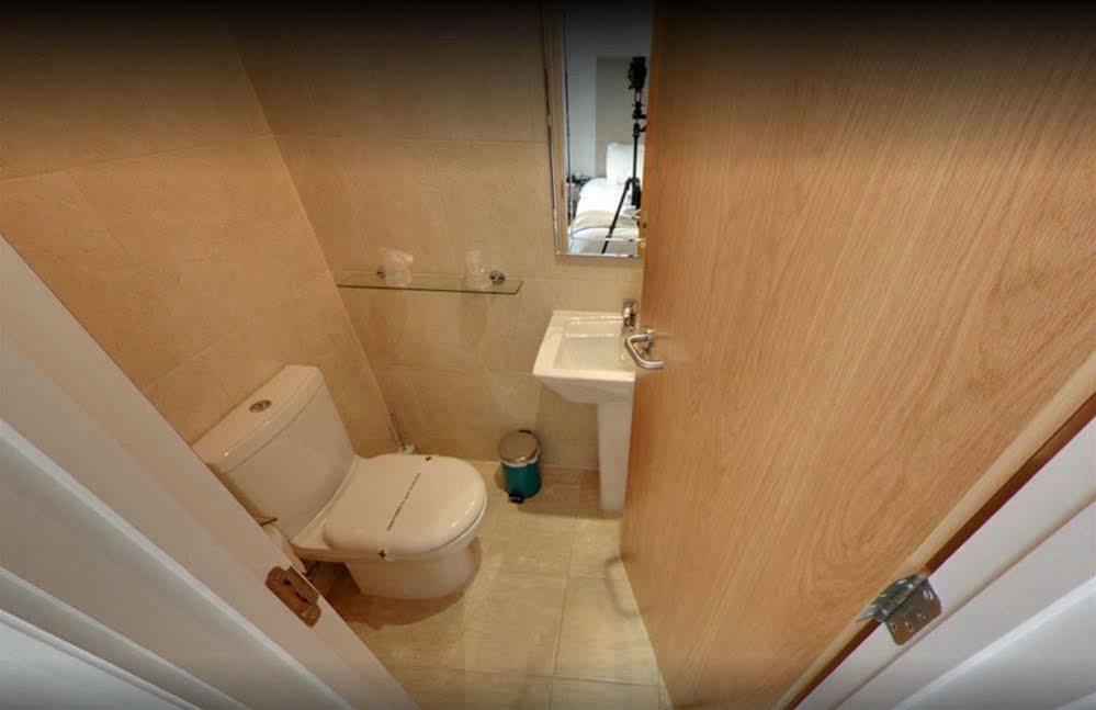 Mccafferty'S Guesthouse Ilford Dış mekan fotoğraf