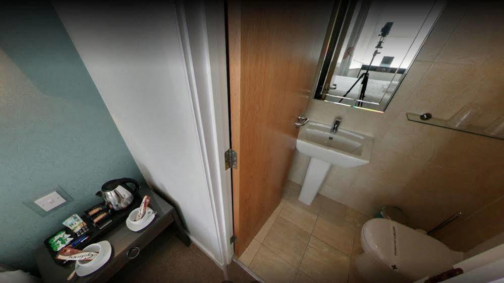 Mccafferty'S Guesthouse Ilford Dış mekan fotoğraf